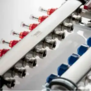 "REHAU 2 ağızlı debi göstergeli çelik kollektör seti - yüksek dayanıklılık ve performans"